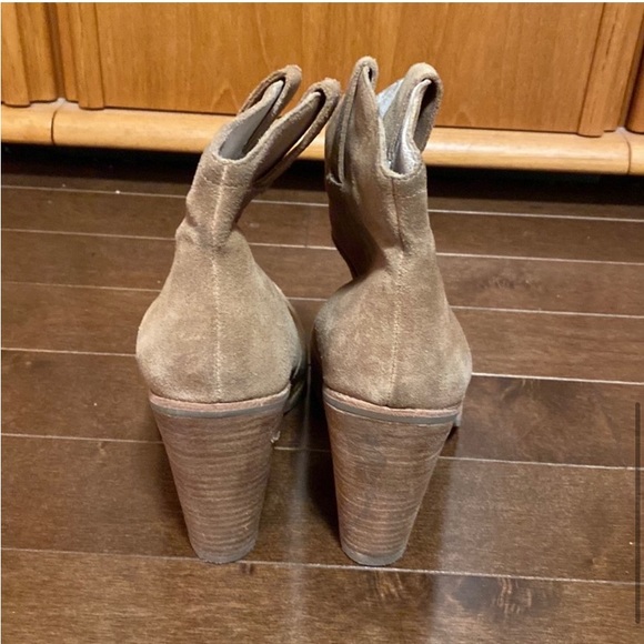 Kenneth Cole Woman's SPARTA Cognac Brown
Suede Heeled Ankle Boot Booties - Picture 5 of 9